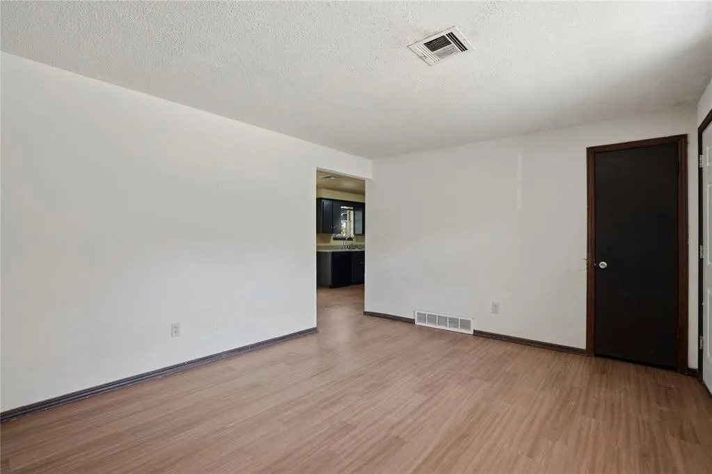 Photo 7 — 5217 Brookdale Drive, Oklahoma City, OK 73135