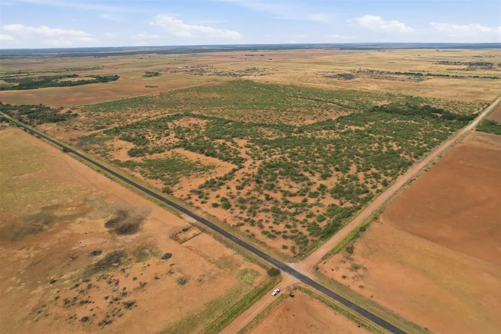 Photo 36 — 1850 N County Road, Eldorado, OK 73537