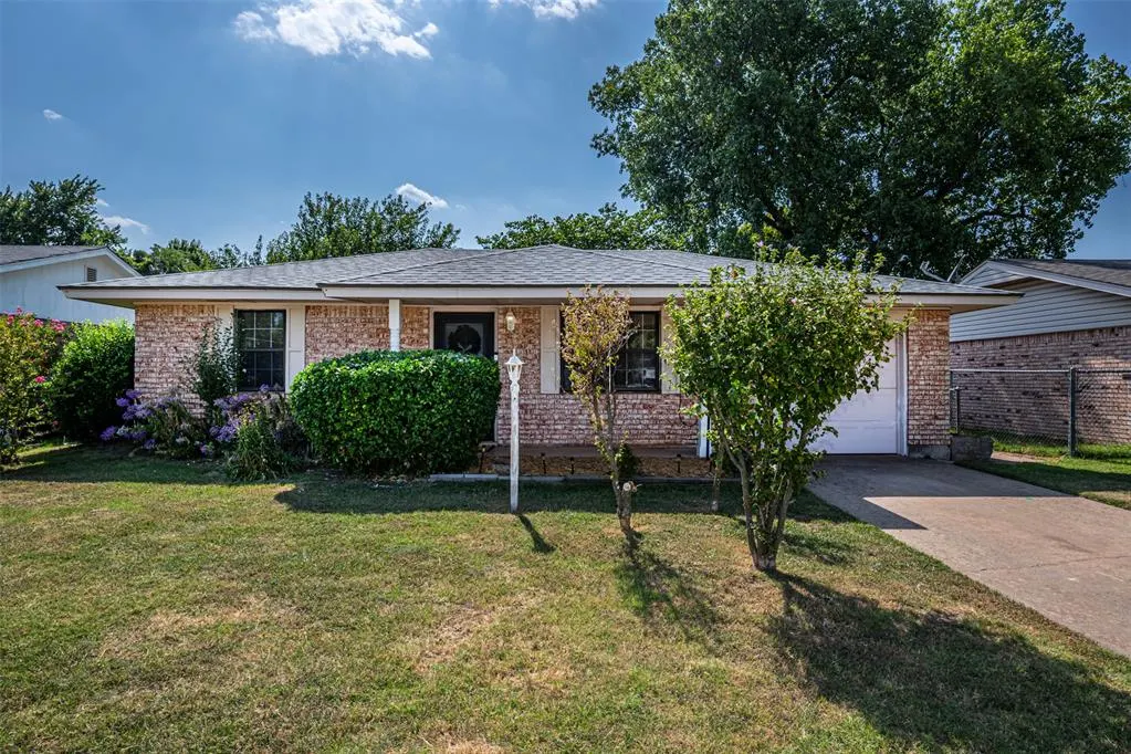 Front exterior — 411 S Brookview Lane, Mustang, OK 73064