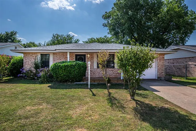 Front exterior — 411 S Brookview Lane, Mustang, OK 73064