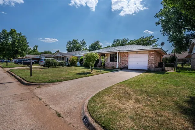 Photo 6 — 411 S Brookview Lane, Mustang, OK 73064