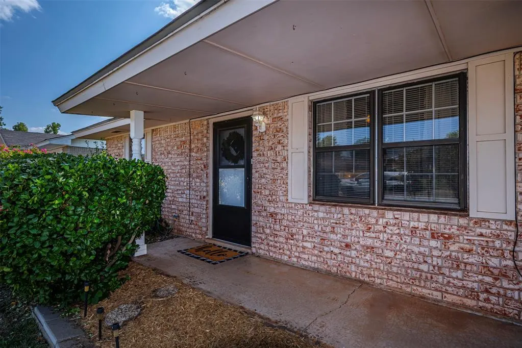 Photo 7 — 411 S Brookview Lane, Mustang, OK 73064