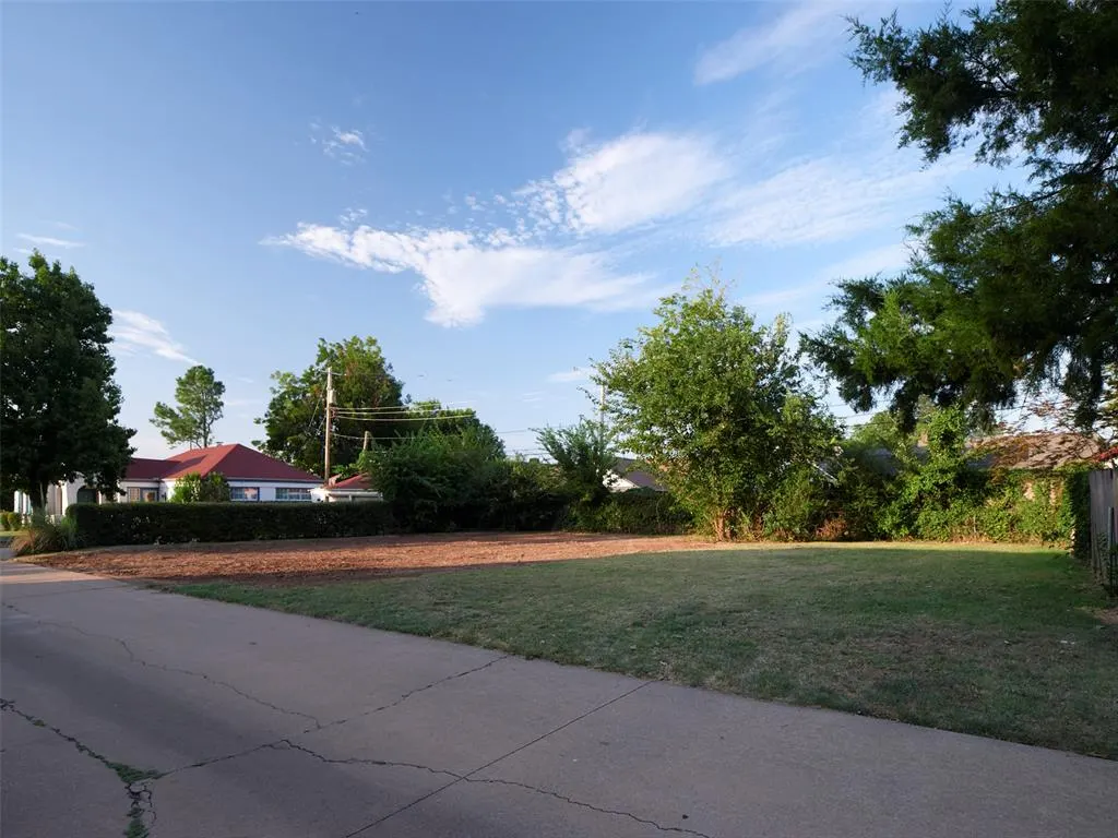Photo 2 — 2116 Carey Place, Oklahoma City, OK 73106
