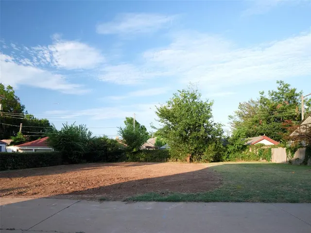 Photo 3 — 2116 Carey Place, Oklahoma City, OK 73106