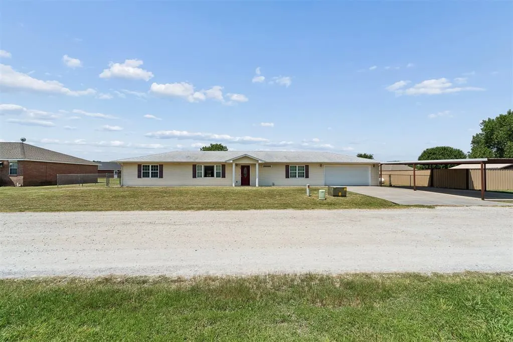 Photo 2 — 107 Cottonwood Road, Davis, OK 73030