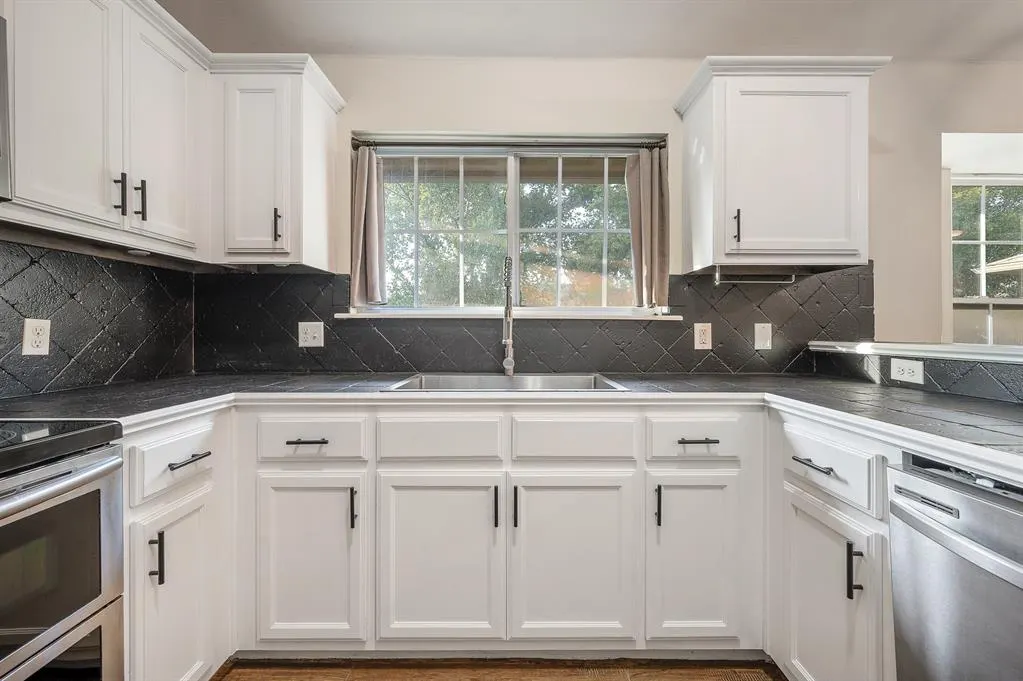 Photo 18 — 401 Tecumseh Meadows Court, Norman, OK 73069