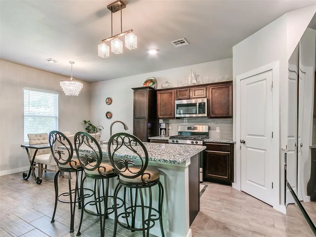 Photo 8 — 9896 Abington Circle, Edmond, OK 73025