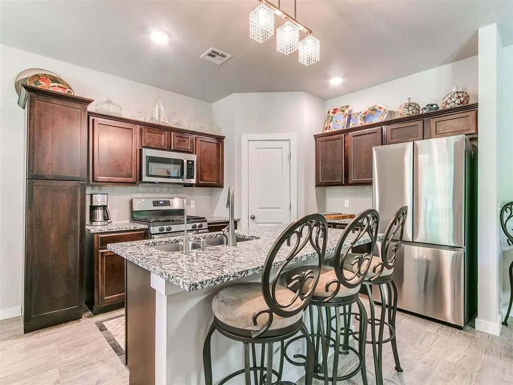 Photo 9 — 9896 Abington Circle, Edmond, OK 73025
