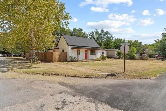 Photo 2 — 103 E Ash Street, Carnegie, OK 73015