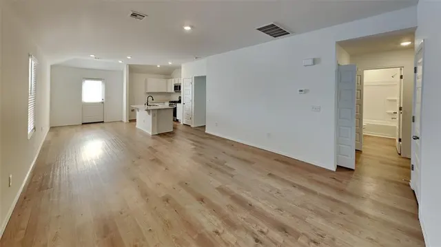 Photo 4 — 10040 Appaloosa Lane, Yukon, OK 73099
