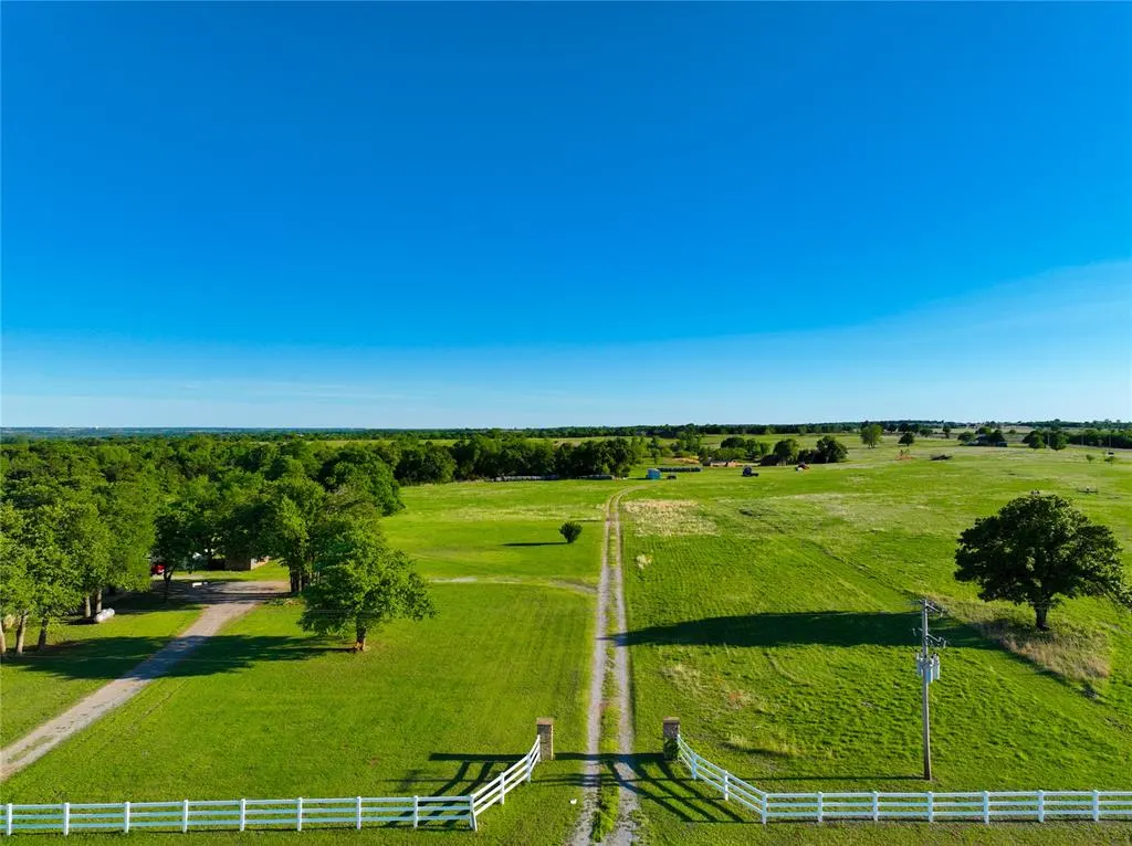 Photo 2 — 1201 W County Road 72 Drive 2, Guthrie, OK 73044