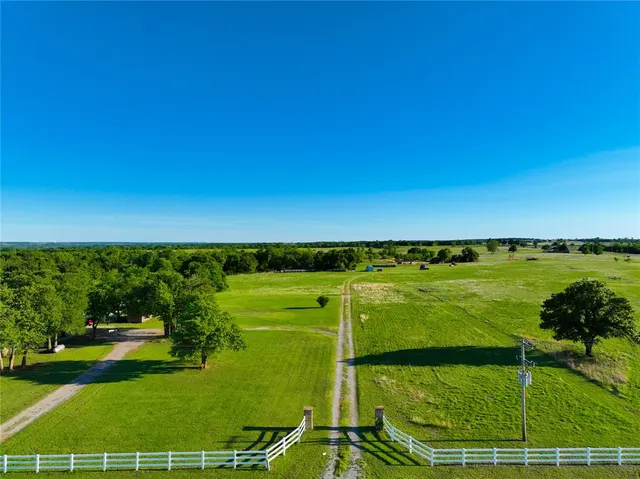 Photo 2 — 1201 W County Road 72 Drive 2, Guthrie, OK 73044