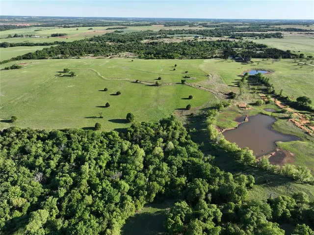 Photo 8 — 1201 W County Road 72 Drive 2, Guthrie, OK 73044