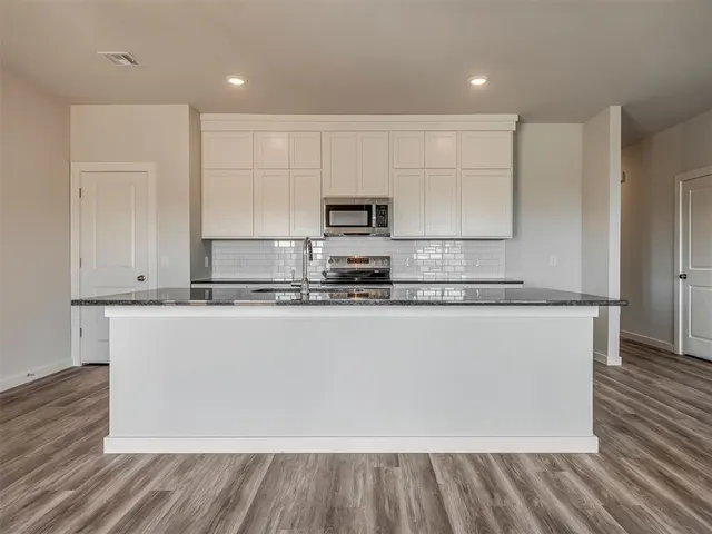Photo 4 — 207 Wrangler Pass, Stillwater, OK 74075