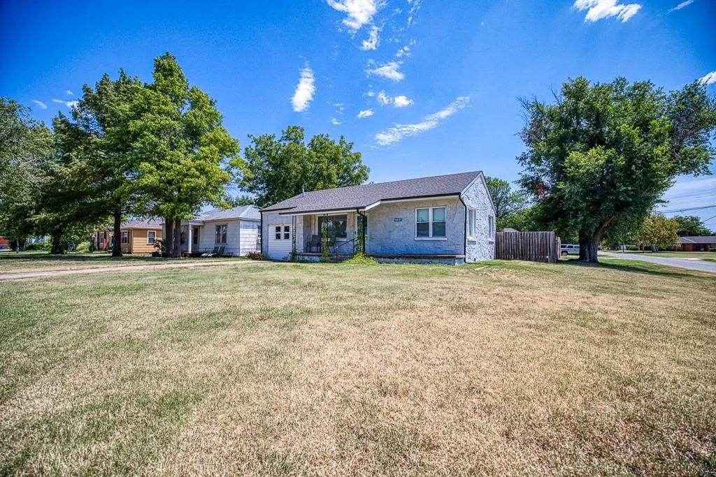 Photo 5 — 723 S 10th Street, Kingfisher, OK 73750