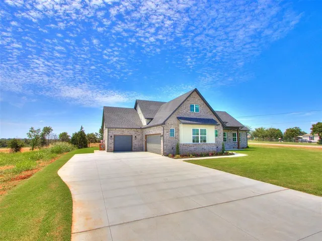 Photo 3 — 2901 Deer Run Trail, Guthrie, OK 73044