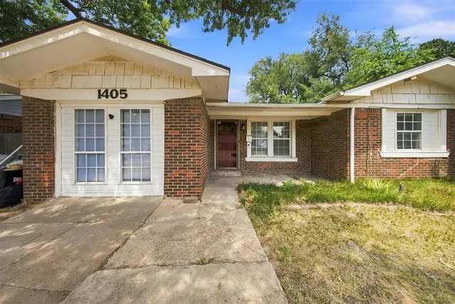 Photo 2 — 1405 Carlisle Court, The Village, OK 73120