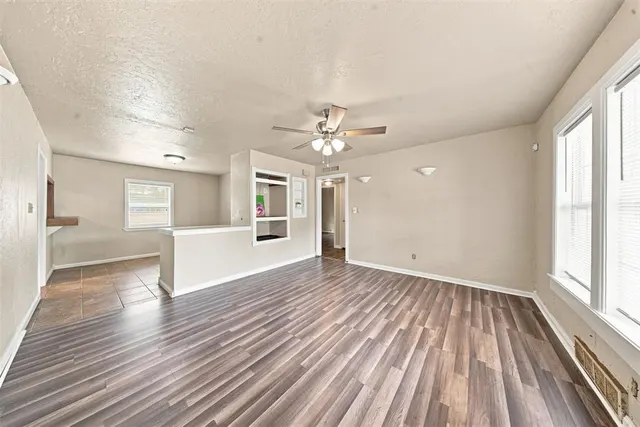 Photo 4 — 1405 Carlisle Court, The Village, OK 73120