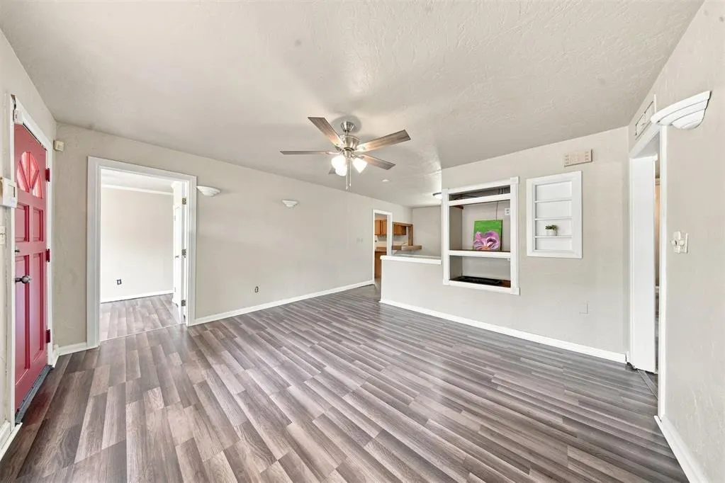 Photo 5 — 1405 Carlisle Court, The Village, OK 73120