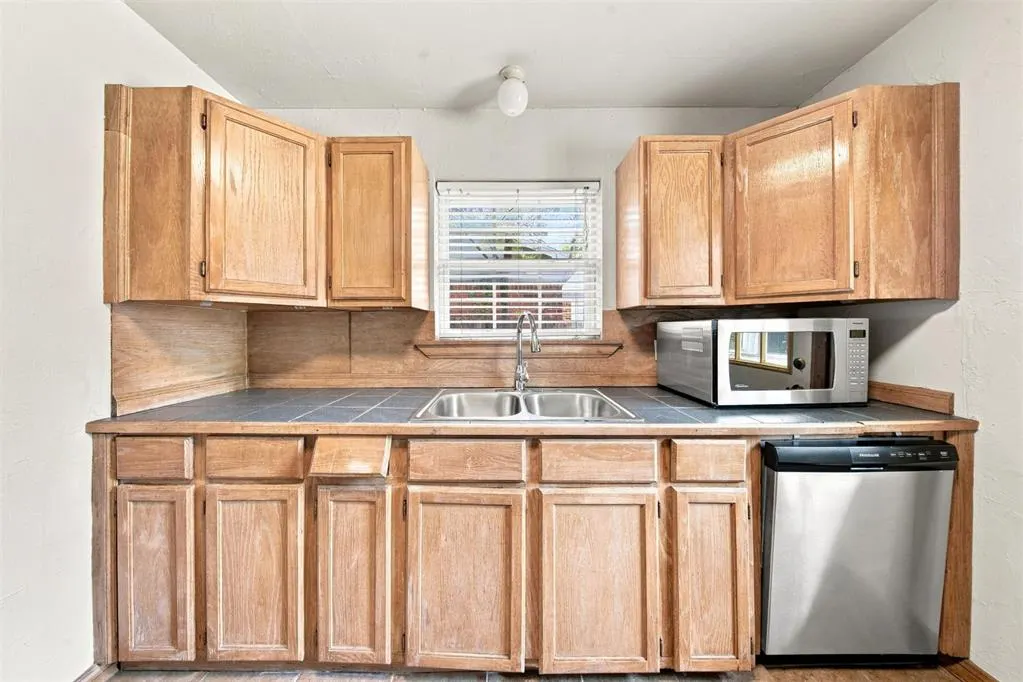 Photo 10 — 1405 Carlisle Court, The Village, OK 73120