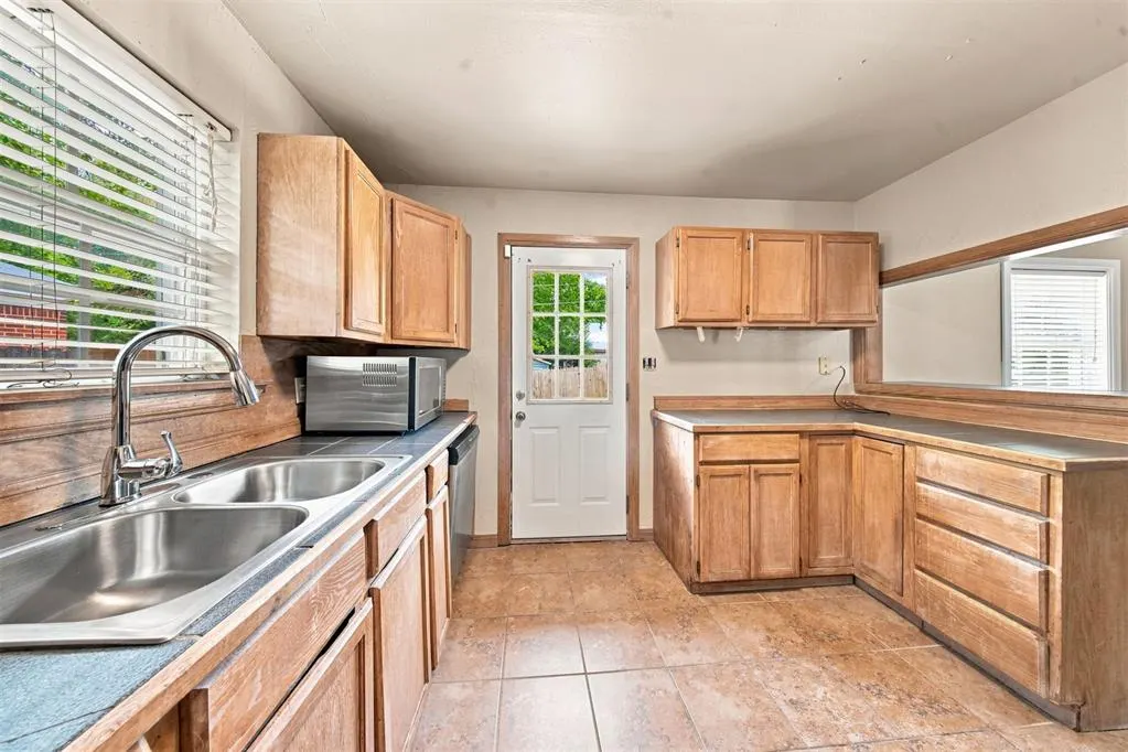 Photo 11 — 1405 Carlisle Court, The Village, OK 73120