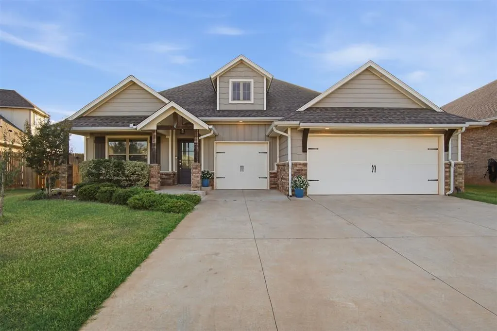 Front exterior — 13805 Limestone Lane, Yukon, OK 73099