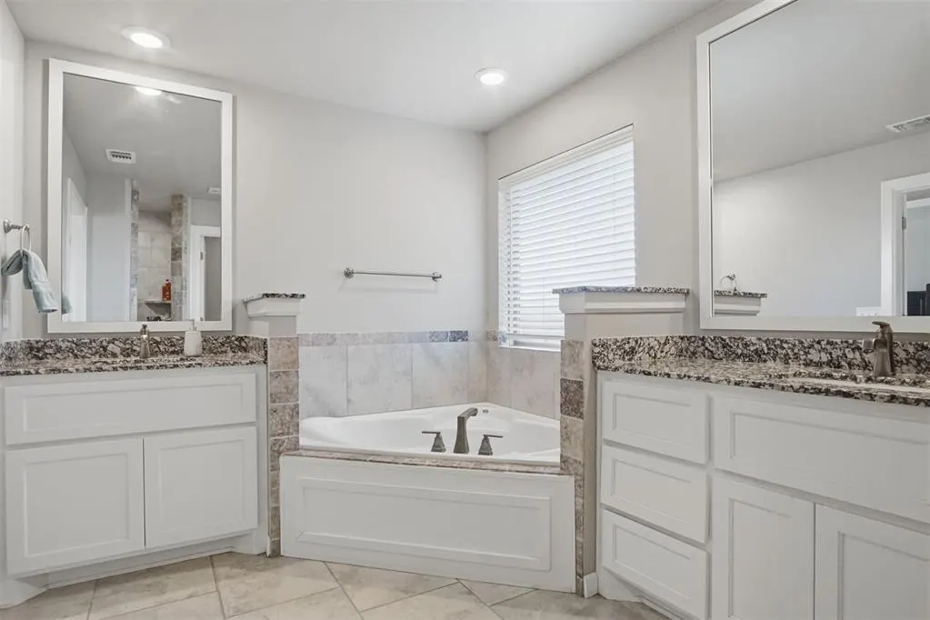 Photo 6 — 13805 Limestone Lane, Yukon, OK 73099