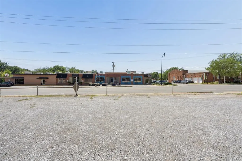 Photo 3 — 204 E 5th Street E1, Edmond, OK 73034