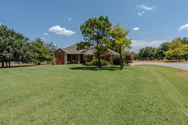 Photo 2 — 13410 Silver Ridge Road, Yukon, OK 73099