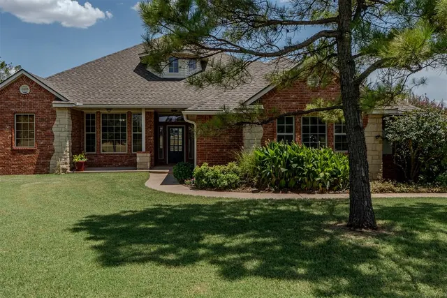 Photo 6 — 13410 Silver Ridge Road, Yukon, OK 73099