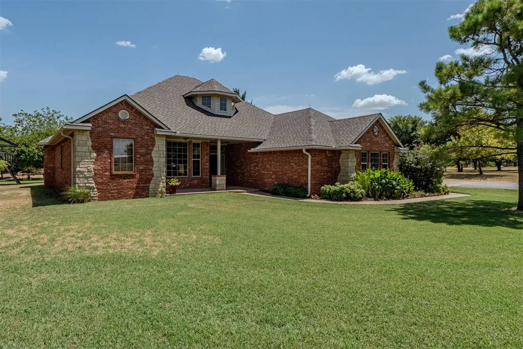 Photo 7 — 13410 Silver Ridge Road, Yukon, OK 73099
