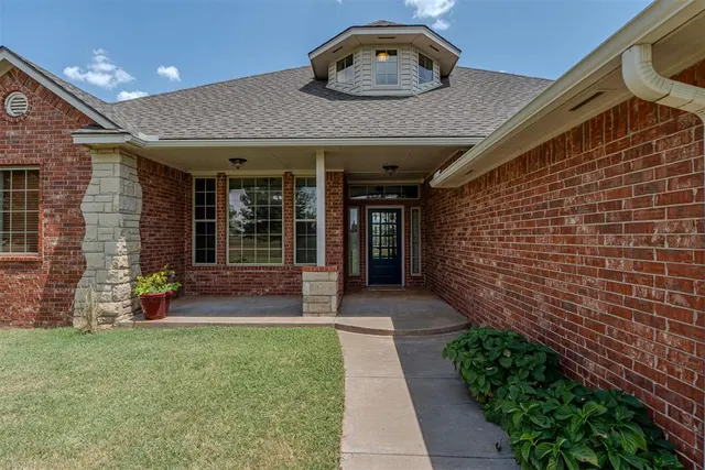 Photo 8 — 13410 Silver Ridge Road, Yukon, OK 73099