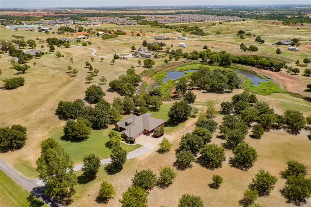 Photo 4 — 13410 Silver Ridge Road, Yukon, OK 73099