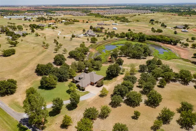 Photo 4 — 13410 Silver Ridge Road, Yukon, OK 73099