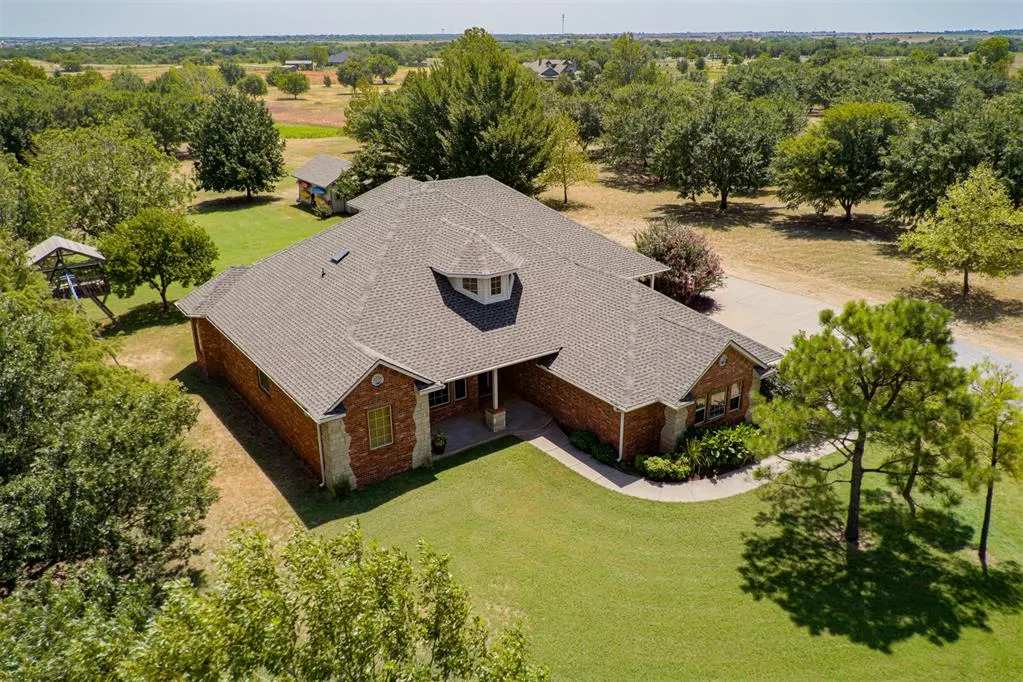 Photo 5 — 13410 Silver Ridge Road, Yukon, OK 73099