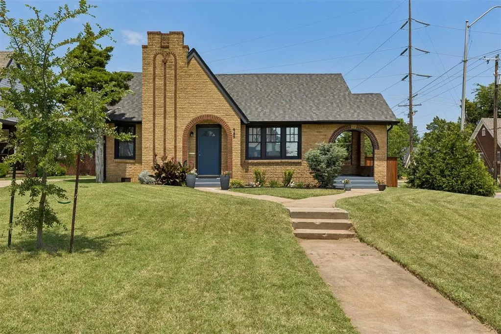 Front exterior — 949 NE 19th Street, Oklahoma City, OK 73105