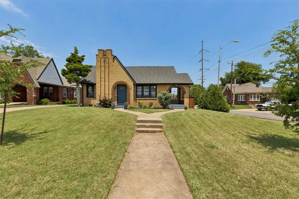 Photo 2 — 949 NE 19th Street, Oklahoma City, OK 73105