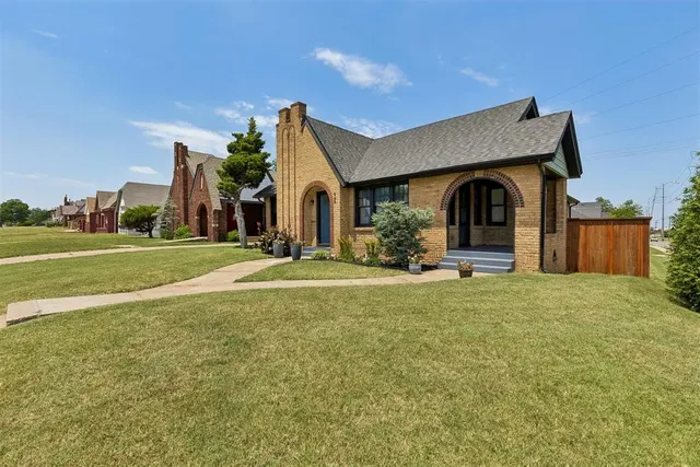 Photo 3 — 949 NE 19th Street, Oklahoma City, OK 73105