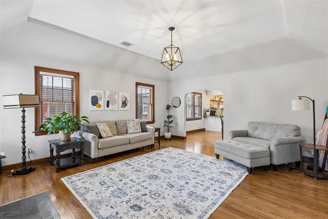 Photo 7 — 949 NE 19th Street, Oklahoma City, OK 73105