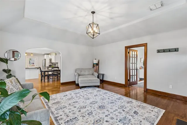 Photo 8 — 949 NE 19th Street, Oklahoma City, OK 73105