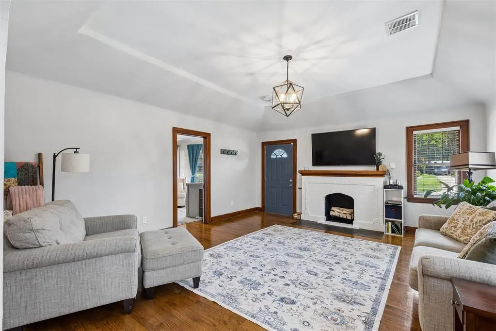 Photo 9 — 949 NE 19th Street, Oklahoma City, OK 73105
