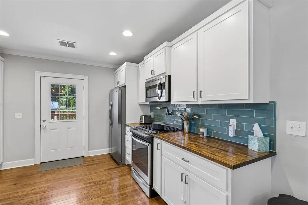 Photo 16 — 949 NE 19th Street, Oklahoma City, OK 73105