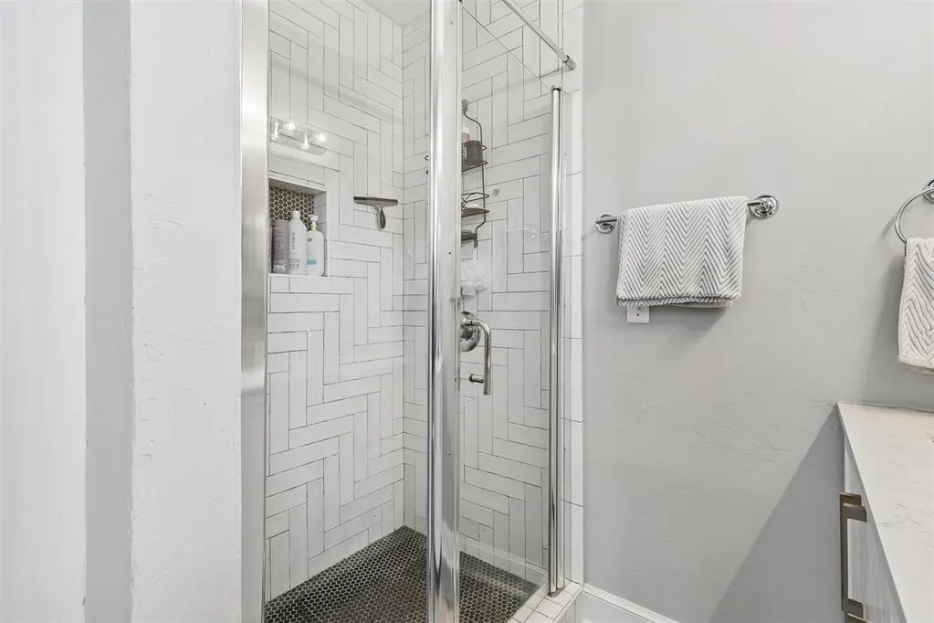 Photo 25 — 949 NE 19th Street, Oklahoma City, OK 73105