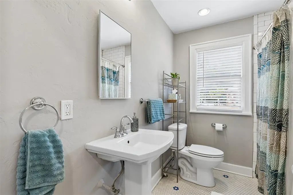 Photo 33 — 949 NE 19th Street, Oklahoma City, OK 73105