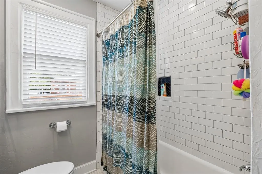 Photo 34 — 949 NE 19th Street, Oklahoma City, OK 73105
