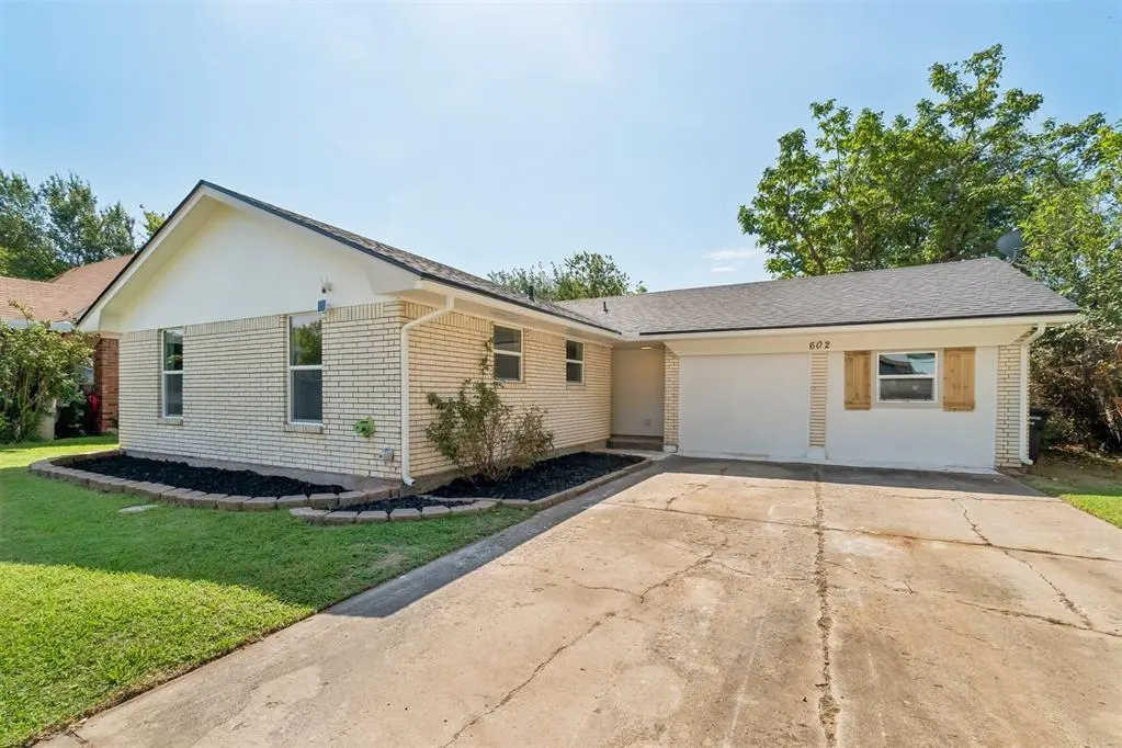 Photo 4 — 602 Crestmoor Drive, Moore, OK 73160
