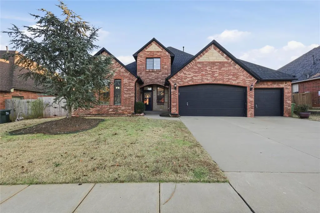 Front exterior — 912 Preston Park Drive, Yukon, OK 73099