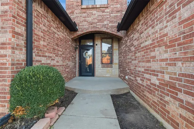Photo 3 — 912 Preston Park Drive, Yukon, OK 73099