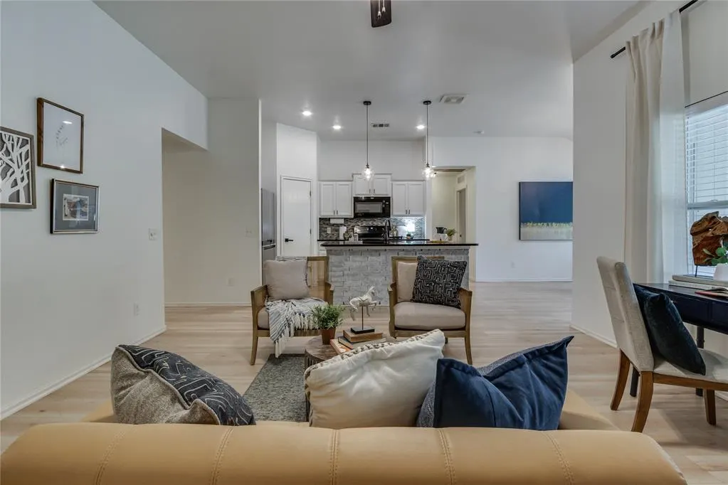 Photo 8 — 216 Evermore Lane, Yukon, OK 73099