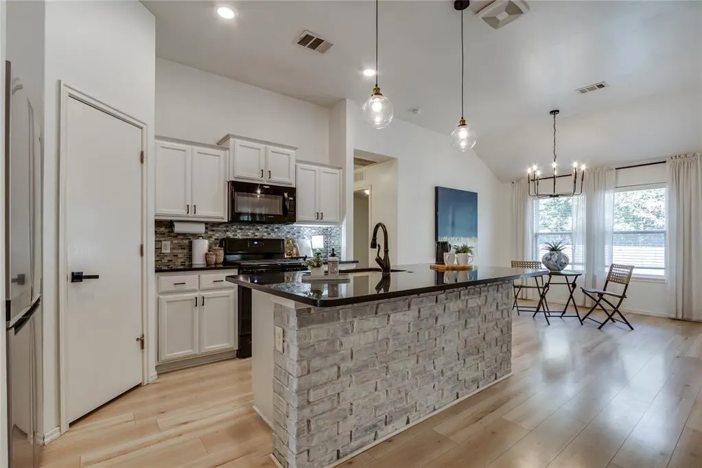 Photo 12 — 216 Evermore Lane, Yukon, OK 73099